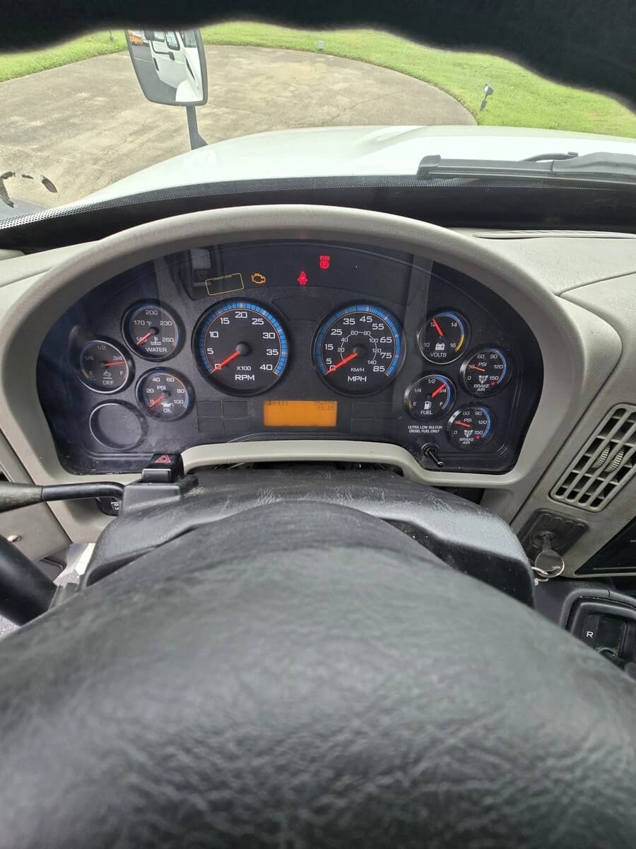 2017 International 4300 — photo 10