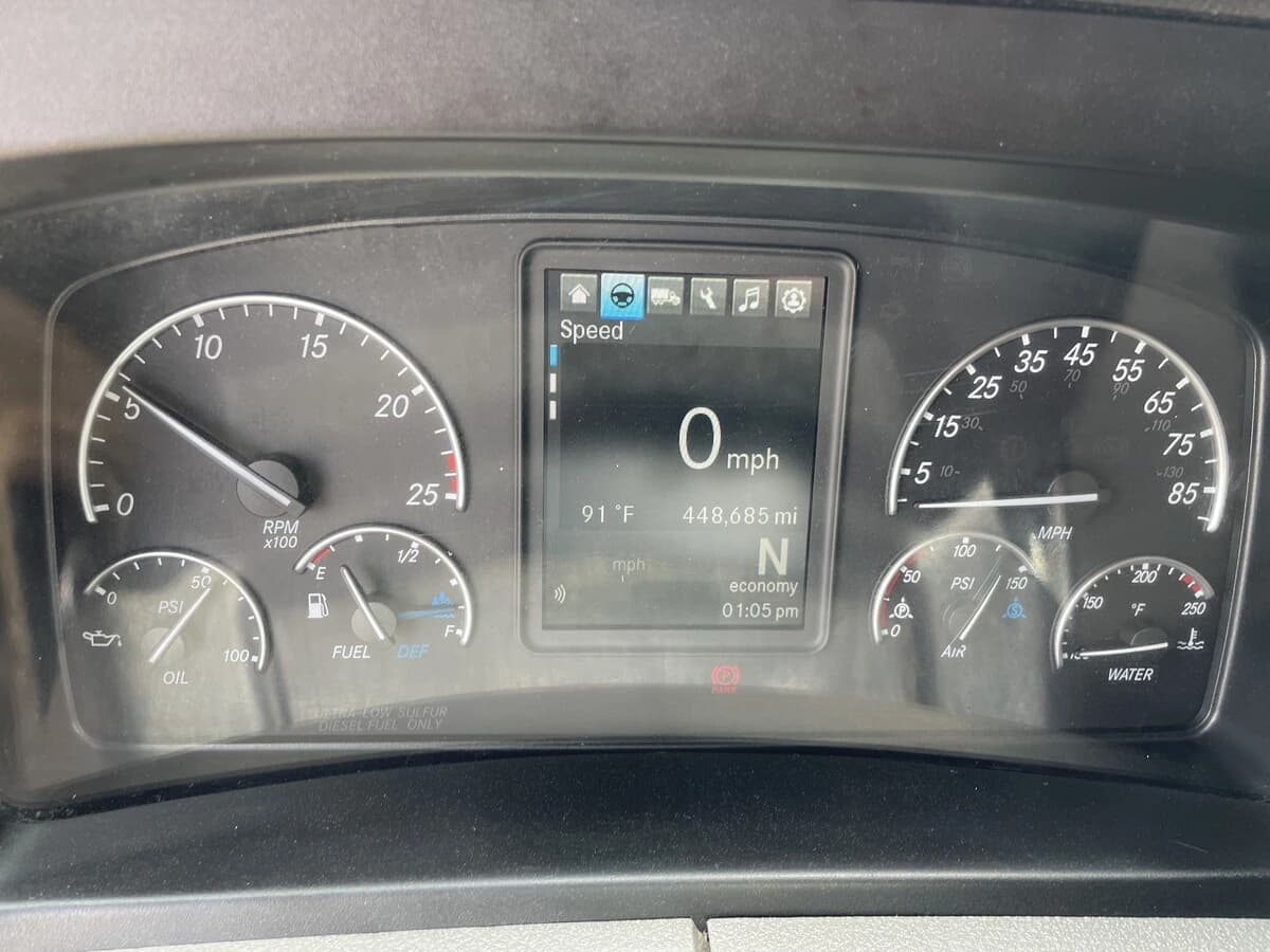 2021 Freightliner Cascadia — photo 21