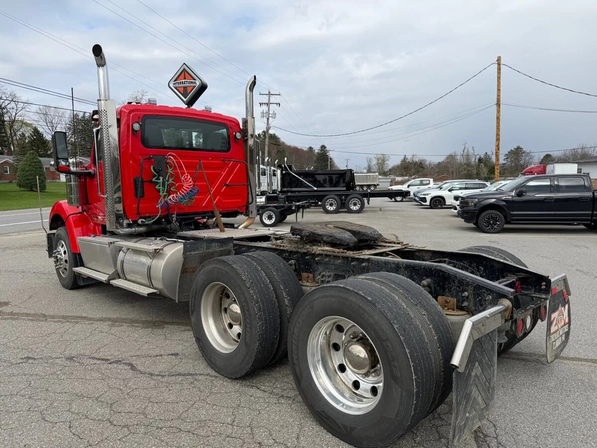 2023 International HX — photo 6