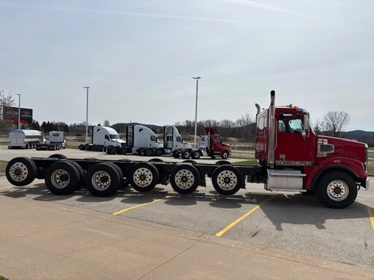 2021 Freightliner 122SD — photo 4