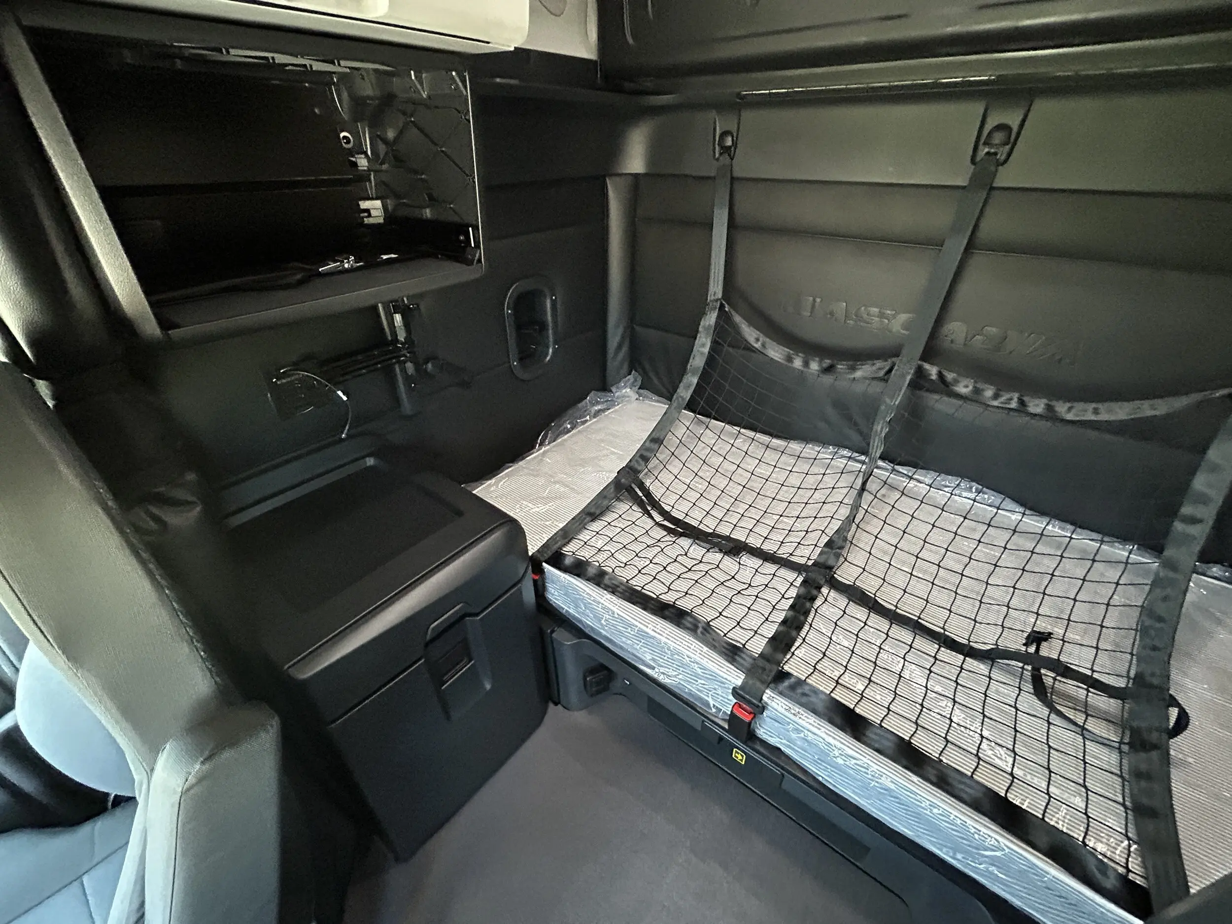 2026 Freightliner Cascadia — photo 14