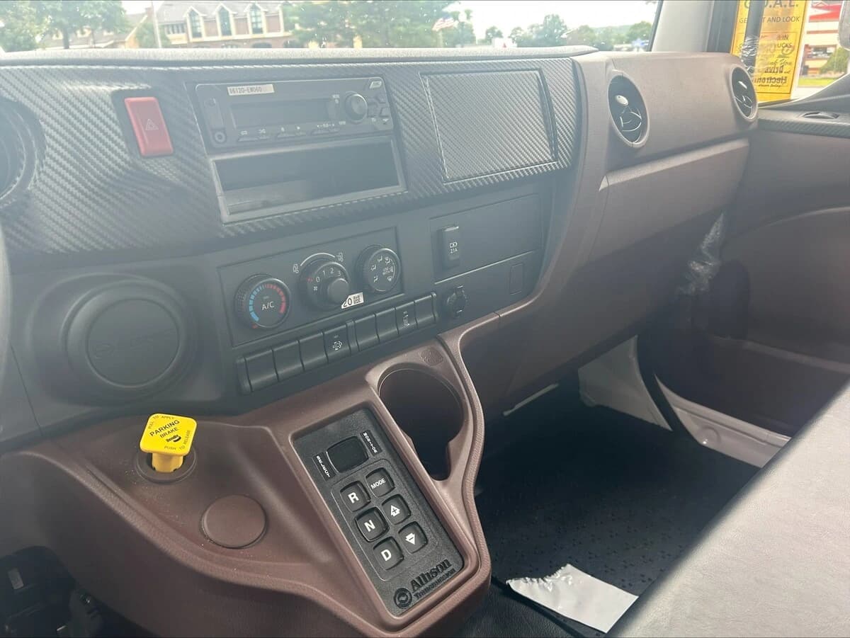 2026 Hino XL7 — photo 4