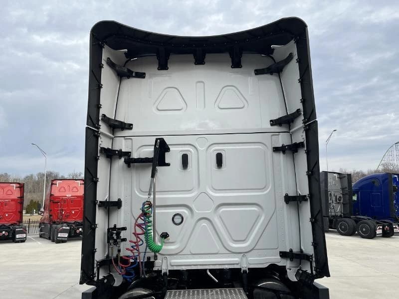 2026 Freightliner Cascadia — photo 7