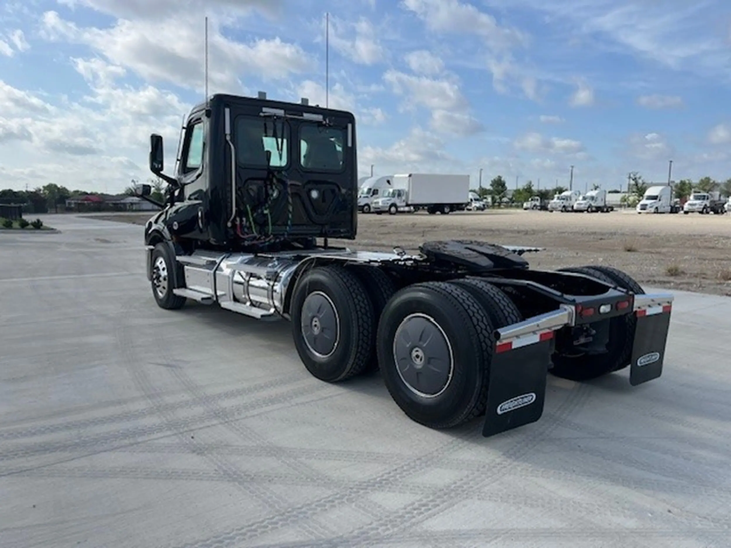 2026 Freightliner Cascadia — photo 7