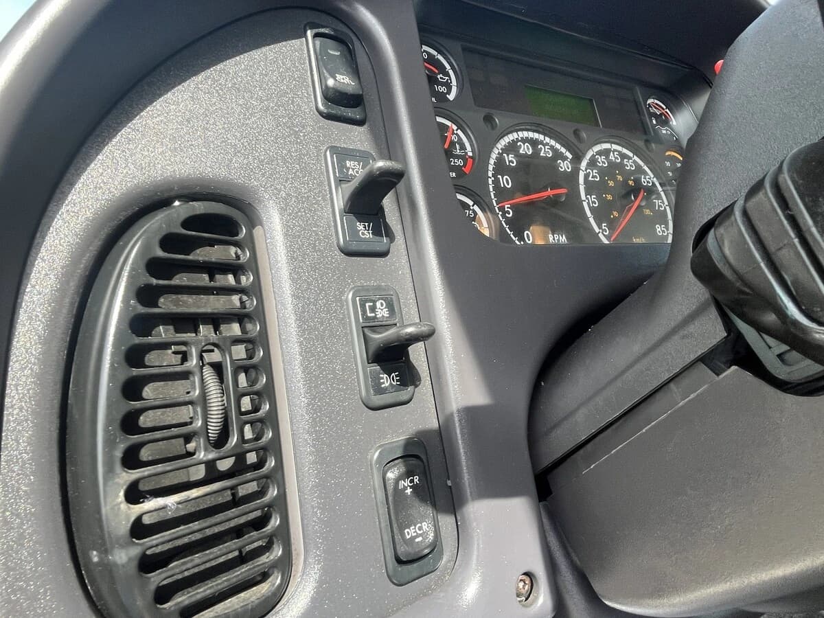 2017 Freightliner 114SD — photo 19