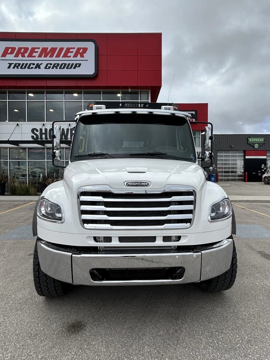 2026 Freightliner M2 106 — photo 2