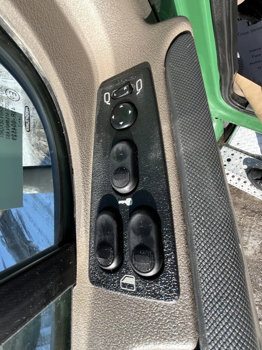 2012 Freightliner Cascadia — photo 21