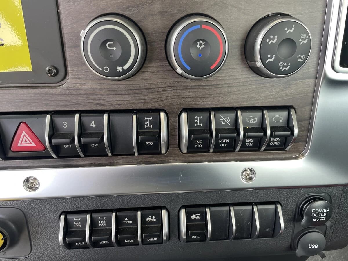 2027 Western Star 49X — photo 39