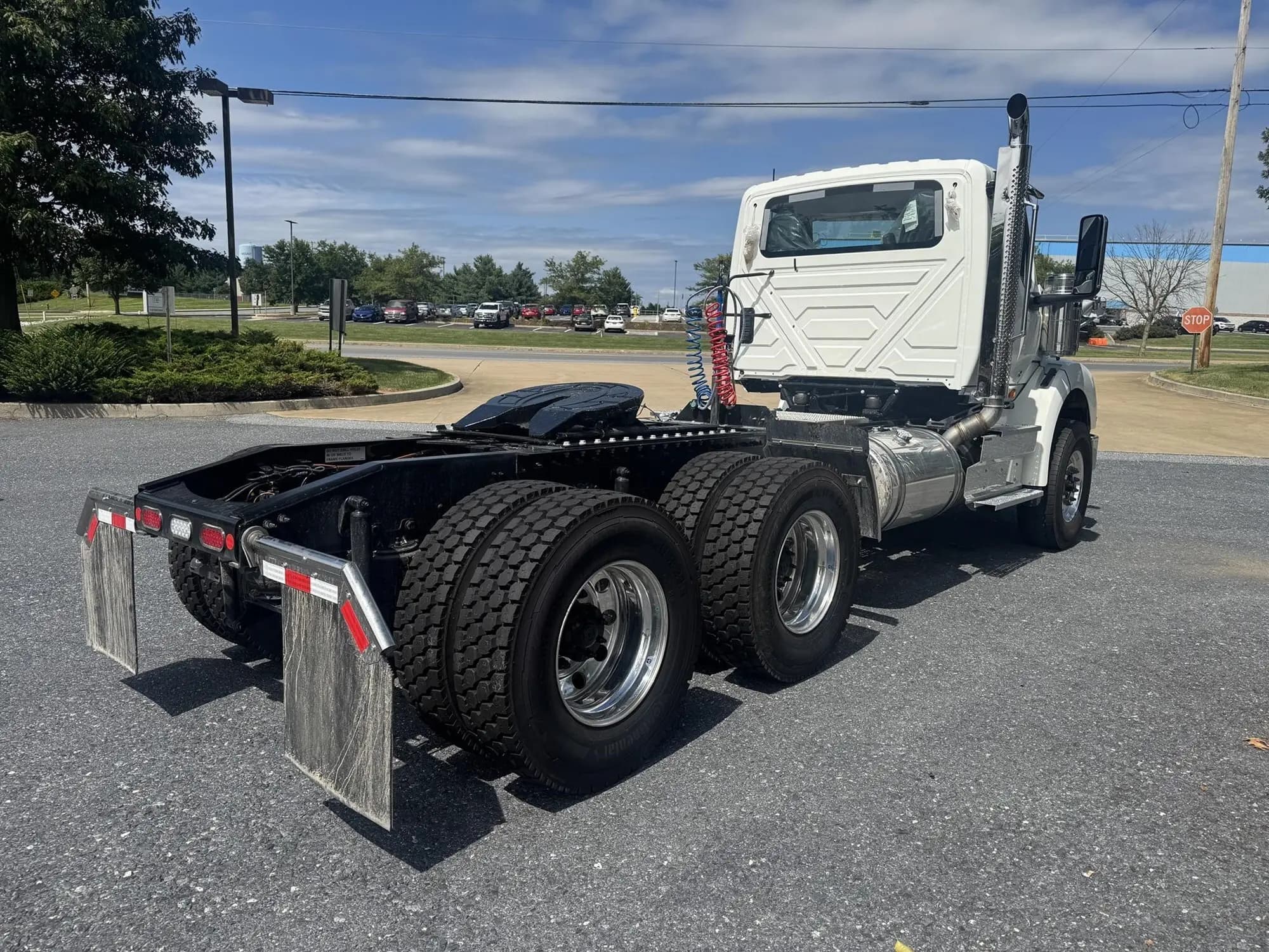 2026 International HX — photo 5