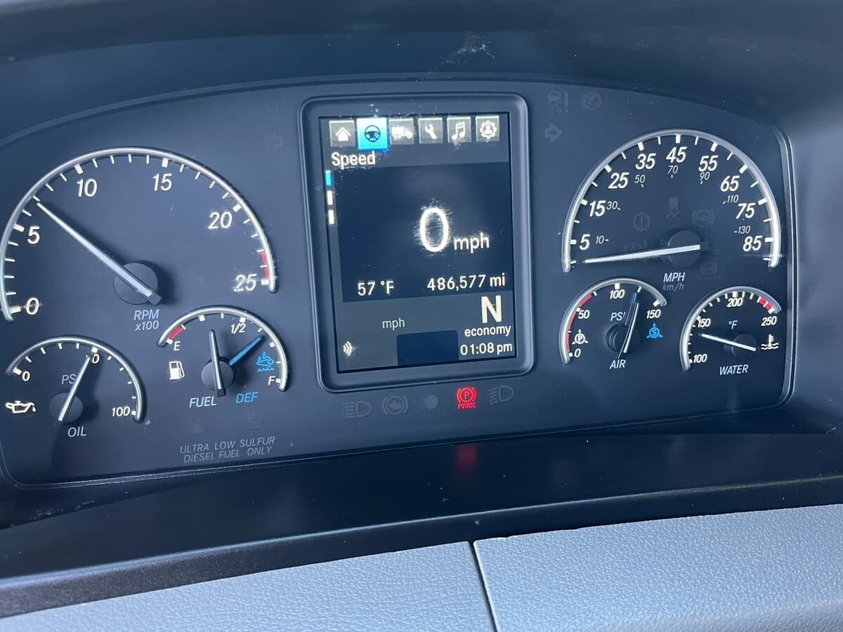 2022 Freightliner Cascadia — photo 22