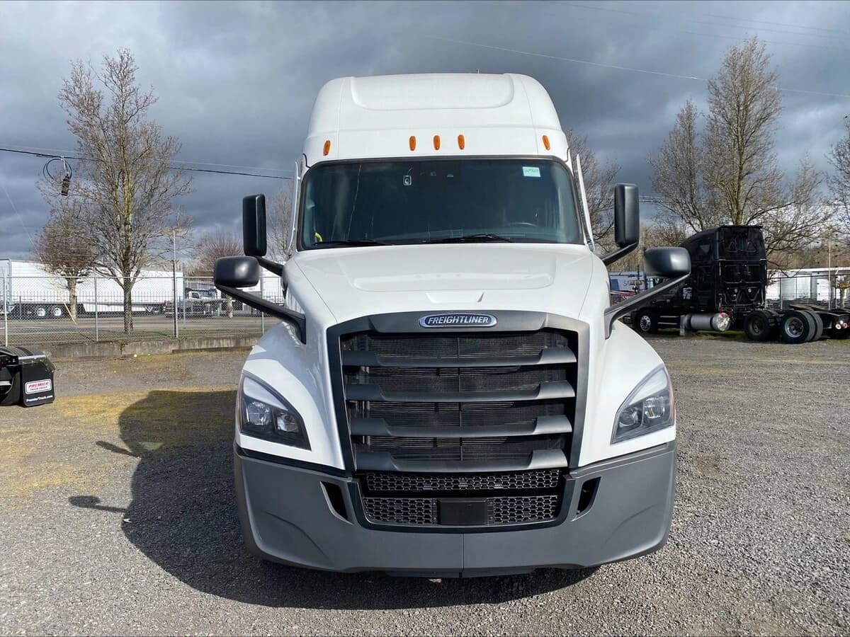 2026 Freightliner Cascadia — photo 8