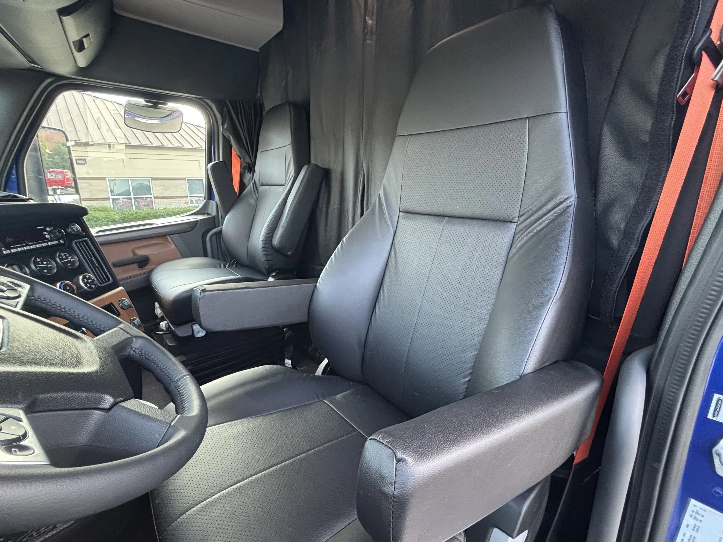 2026 Freightliner Cascadia — photo 11