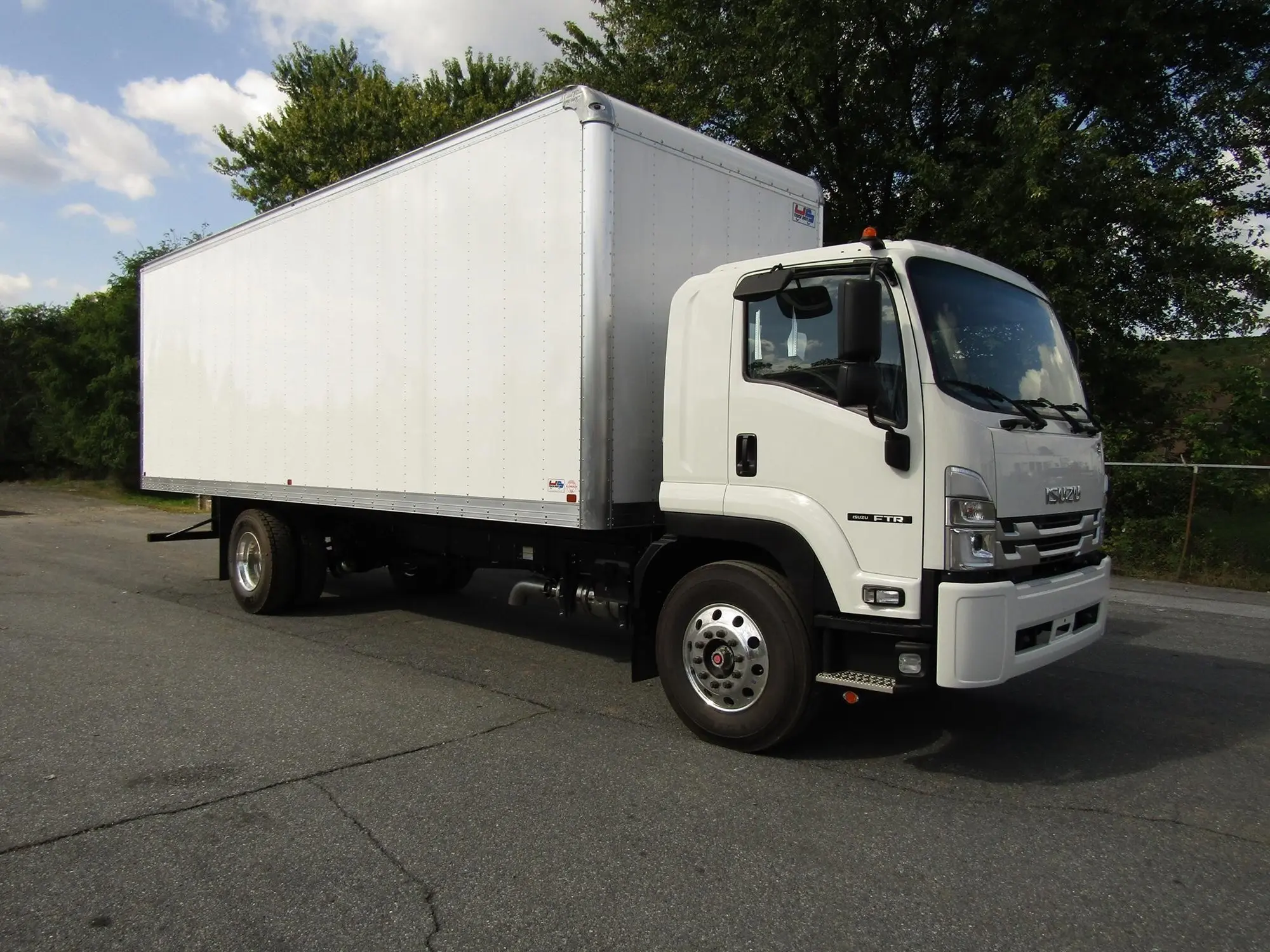 2025 Isuzu FTR — photo 7