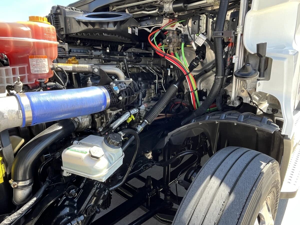 2023 Freightliner Cascadia — photo 20