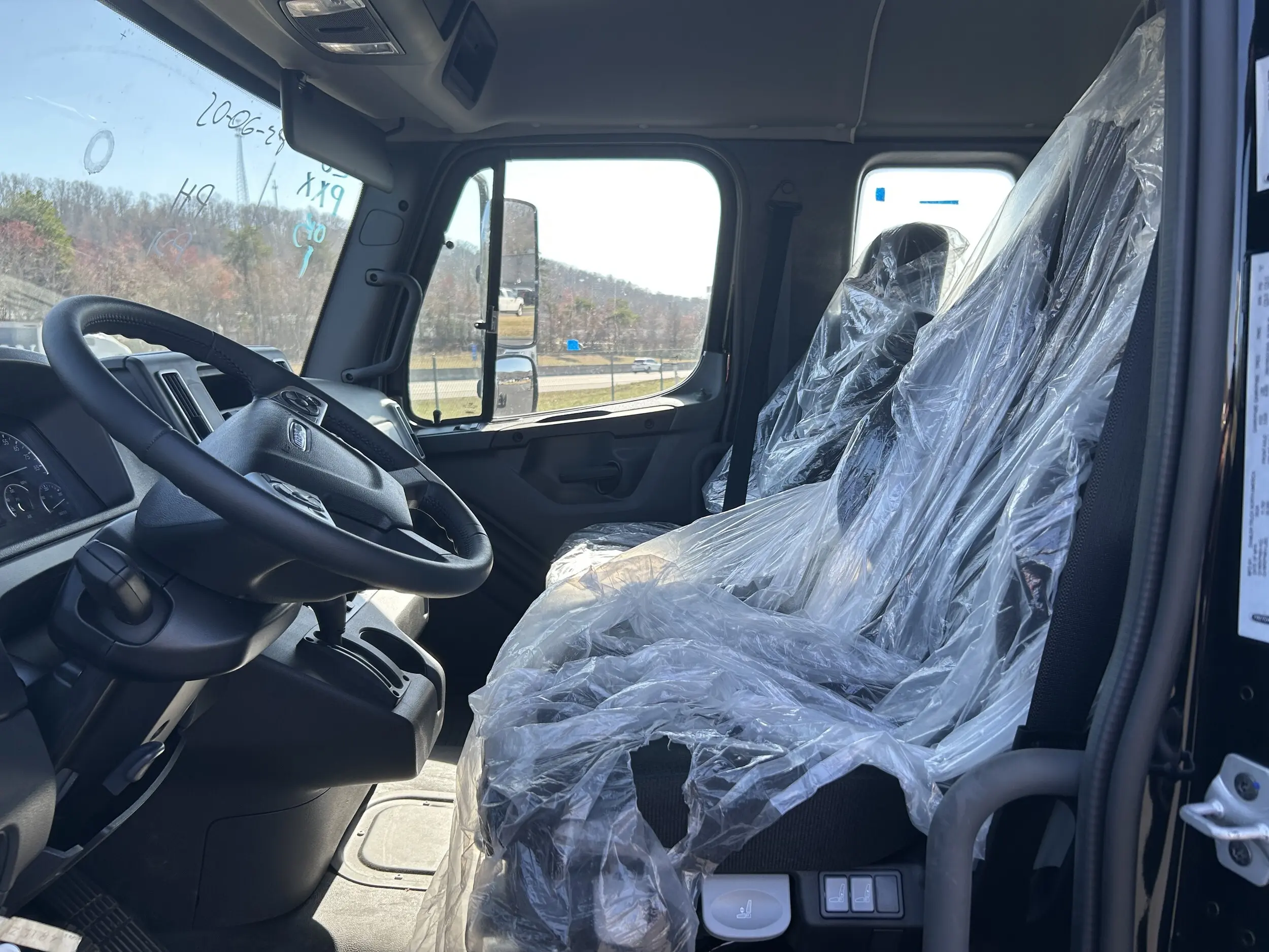 2025 Freightliner M2 106 — photo 8