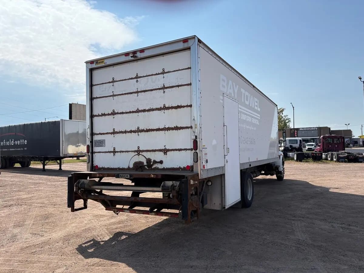 2017 International 4300 — photo 8