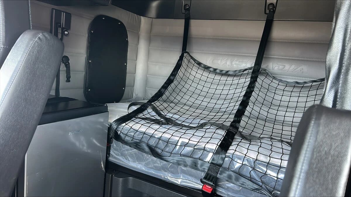 2024 Freightliner Cascadia — photo 7