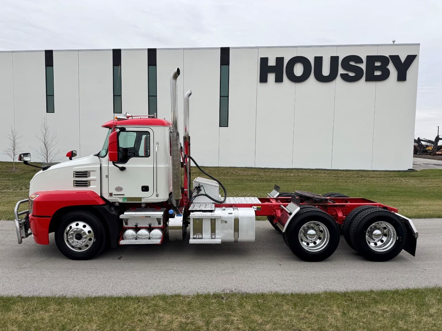 Used 2023 Mack Anthem Daycab — photo 3