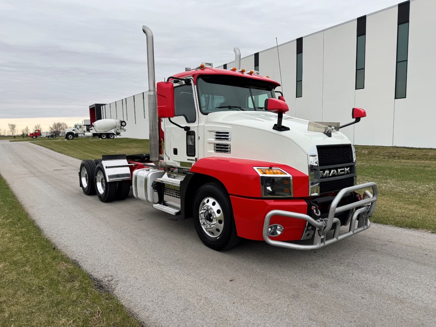 Used 2023 Mack Anthem Daycab — photo 8