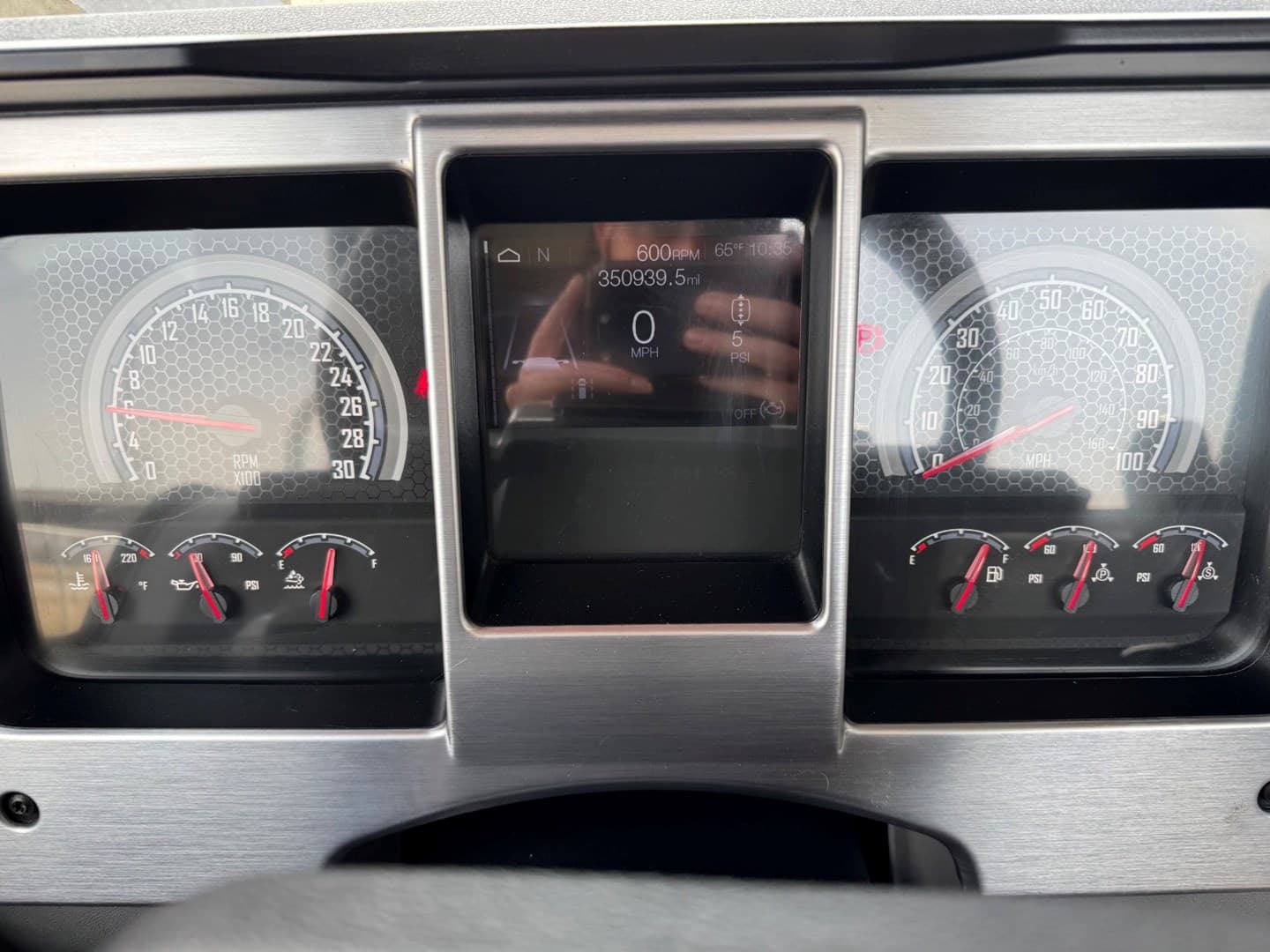 Used 2023 Mack Anthem Daycab — photo 15