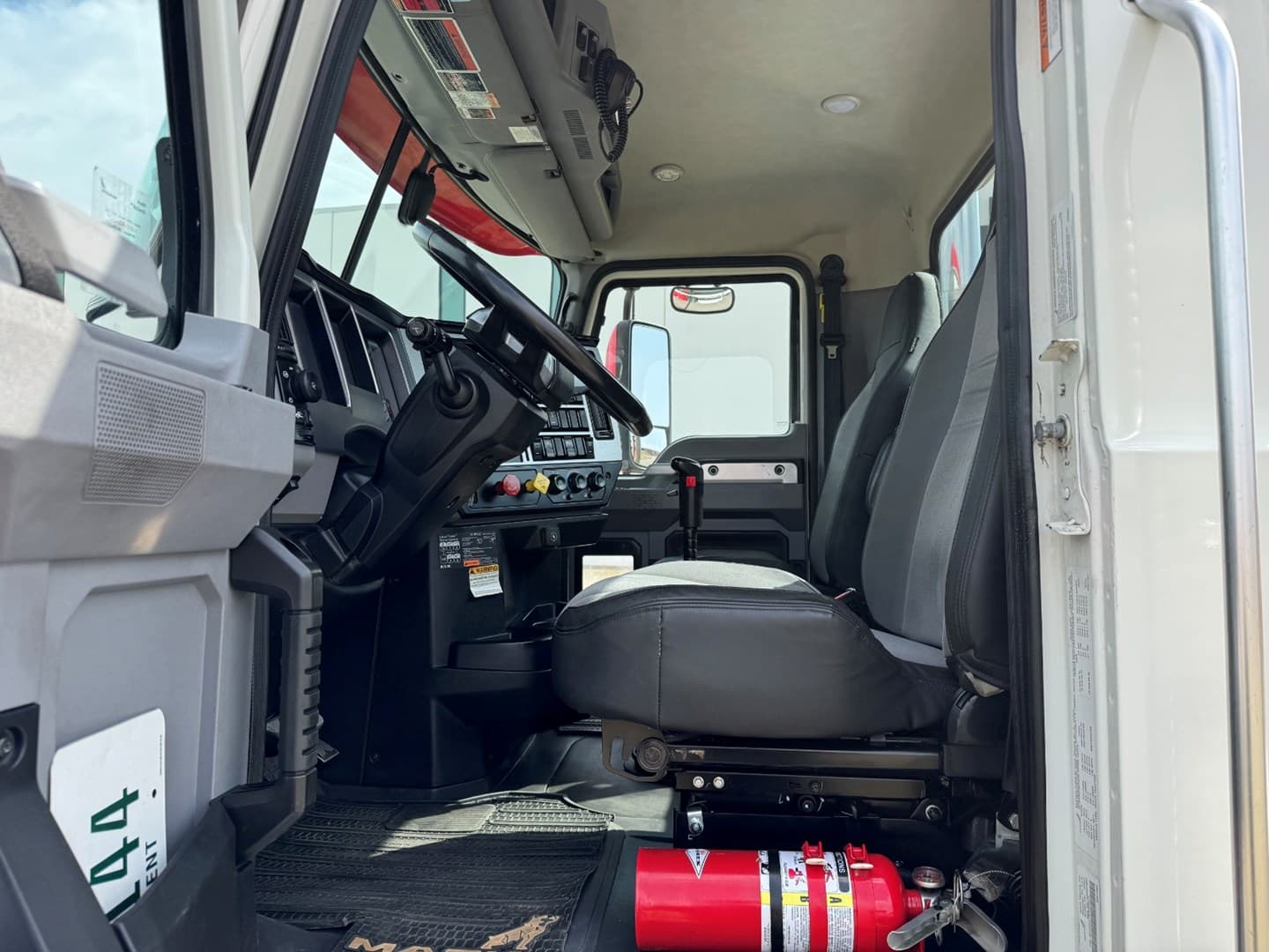 Used 2023 Mack Anthem Daycab — photo 12