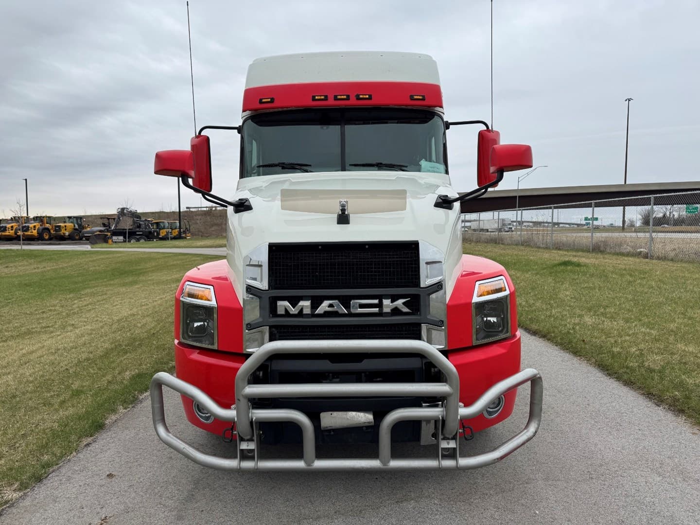 2021 Mack Anthem Sleeper — photo 2