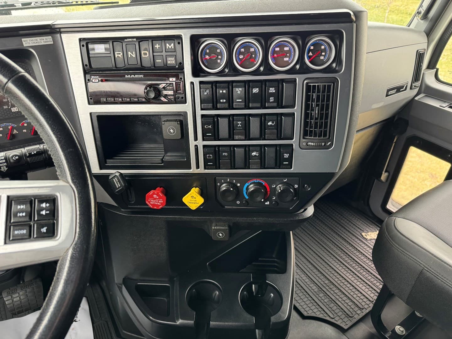 2021 Mack Anthem Sleeper — photo 16