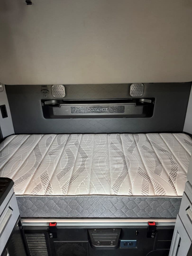 2023 MACK AN64T - USED TRUCKS SLEEPER — photo 18
