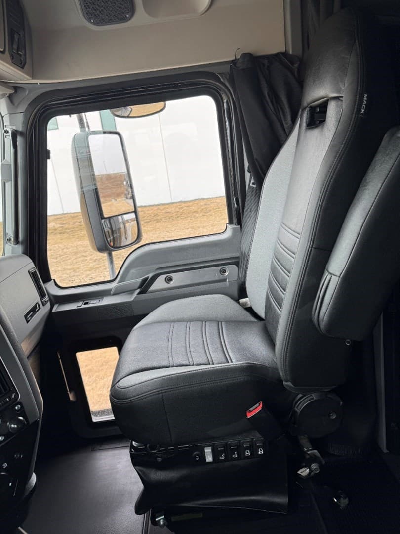 2020 MACK AN64T - USED TRUCKS SLEEPER — photo 17