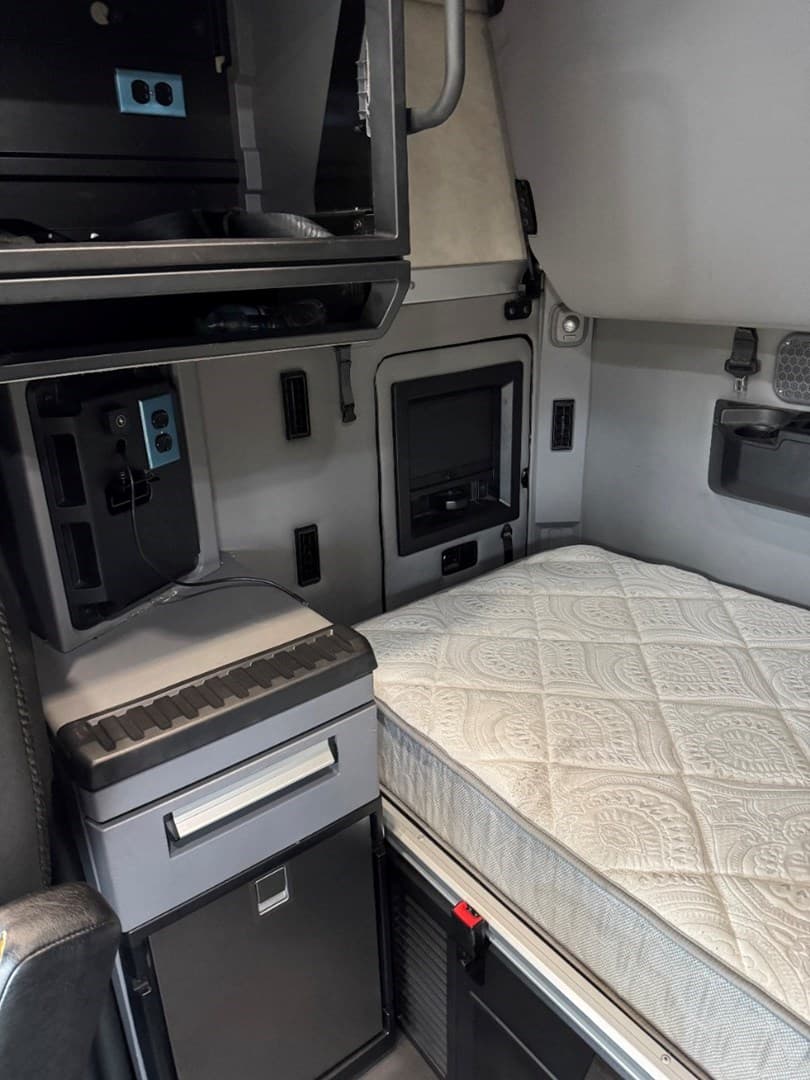 2020 MACK AN64T - USED TRUCKS SLEEPER — photo 19