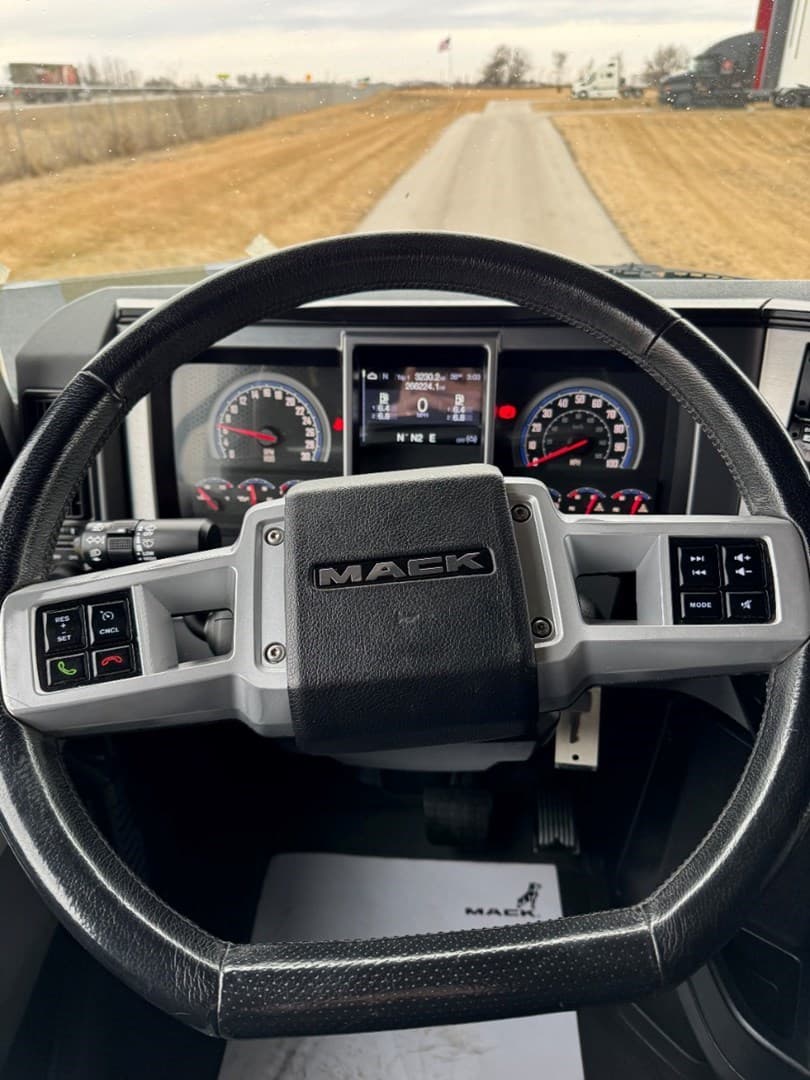 2020 MACK AN64T - USED TRUCKS SLEEPER — photo 14