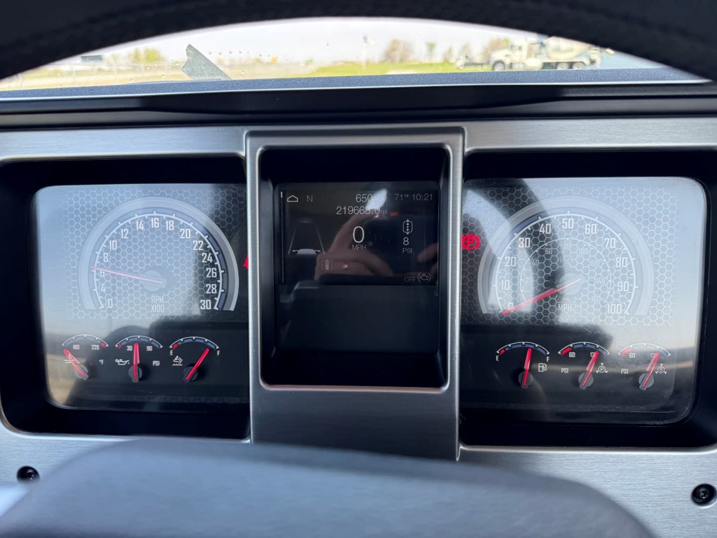 Used 2023 Mack Pinnacle — photo 15