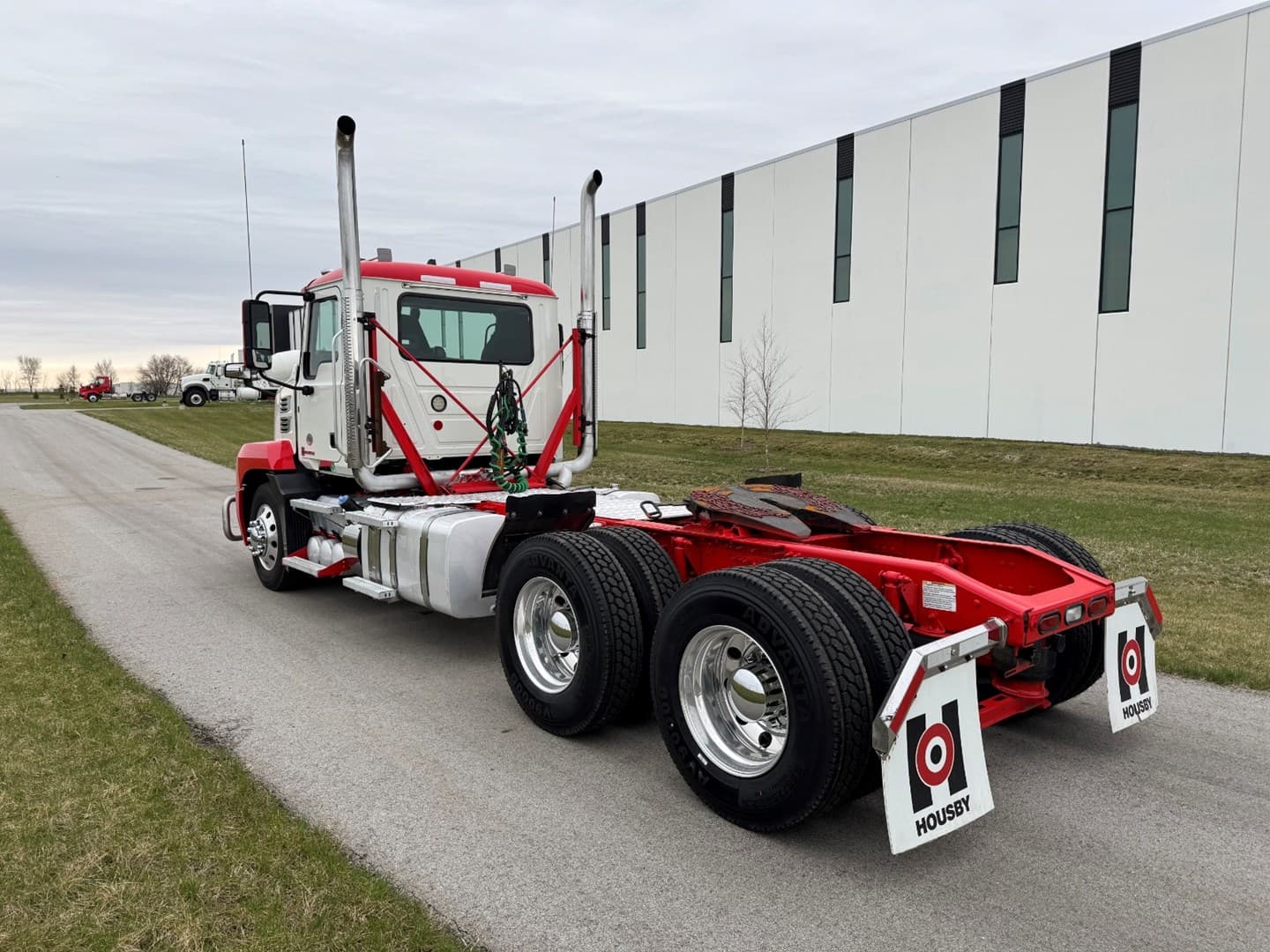 Used 2023 Mack Anthem Daycab — photo 4