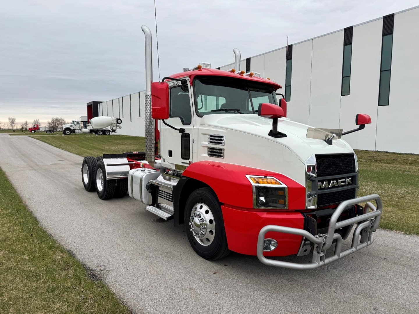 Used 2023 Mack Anthem Daycab — photo 8