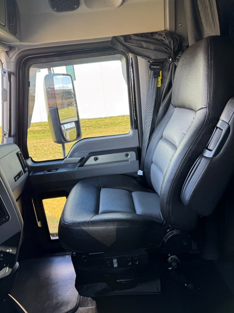 2023 MACK AN64T - USED TRUCKS SLEEPER — photo 17