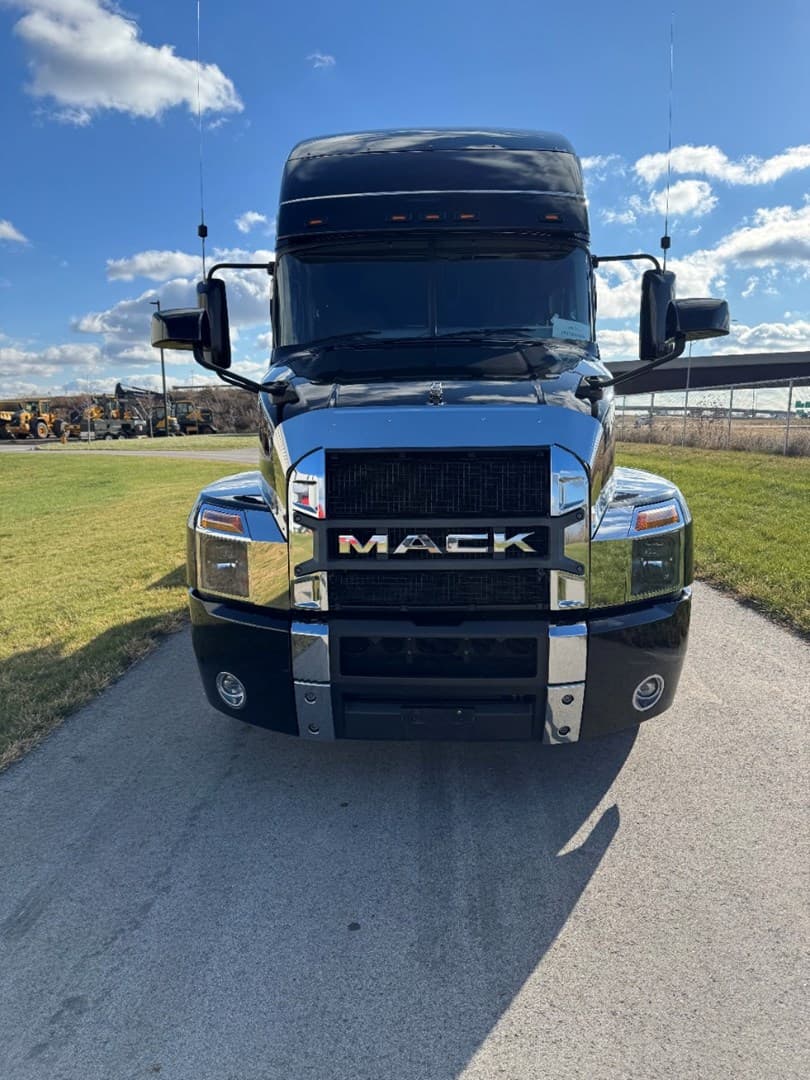 2023 MACK AN64T - USED TRUCKS SLEEPER — photo 2