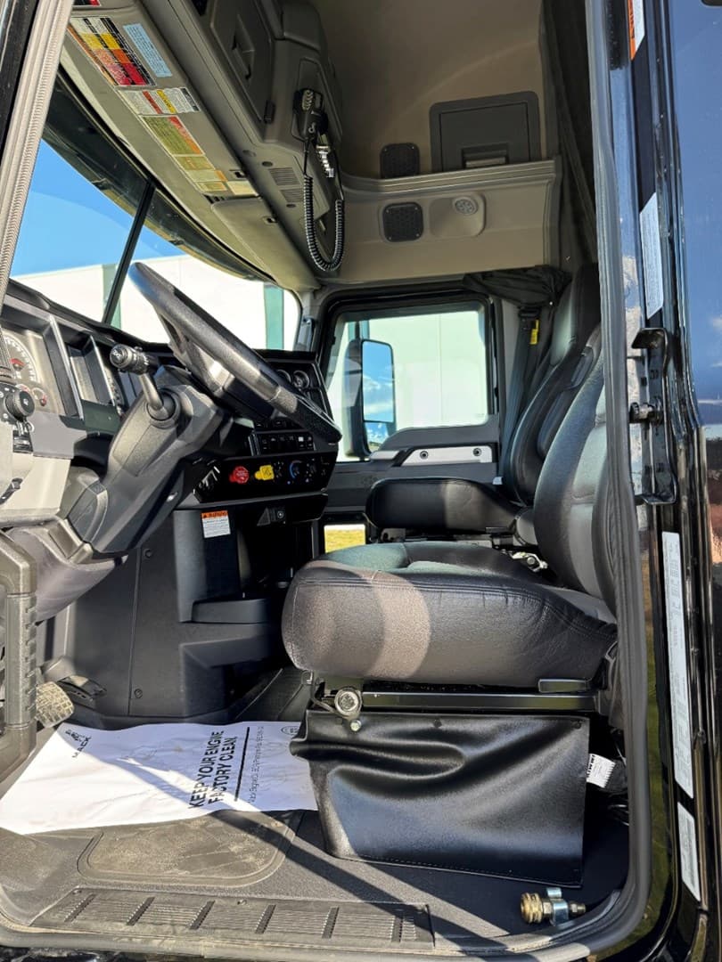 2023 MACK AN64T - USED TRUCKS SLEEPER — photo 12