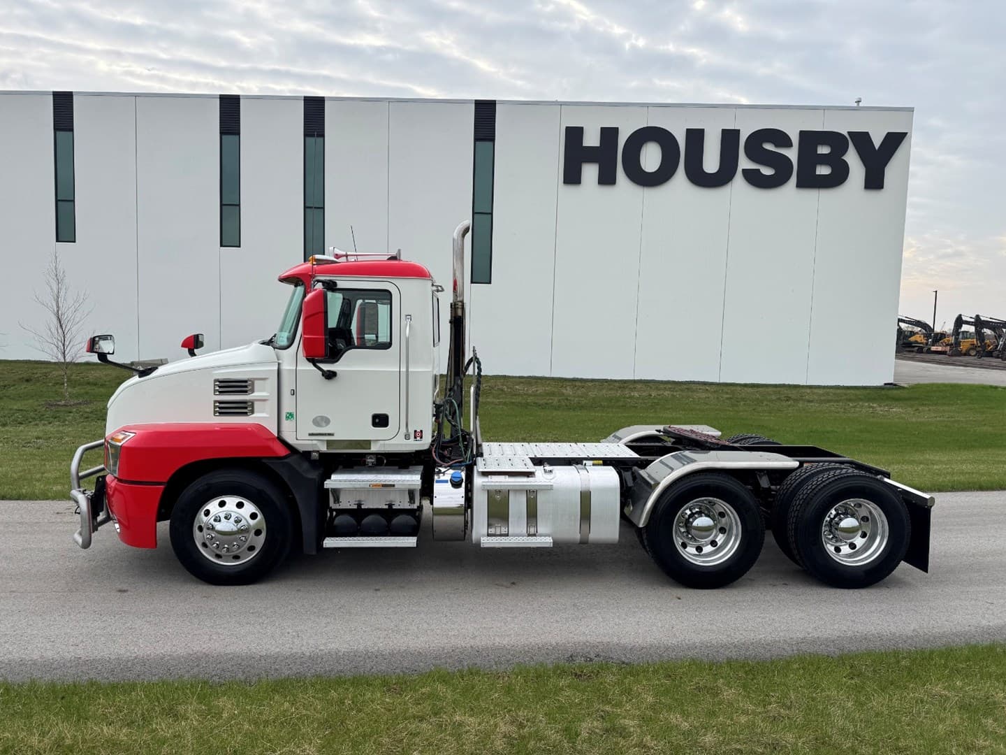 Used 2021 Mack Anthem Daycab — photo 3