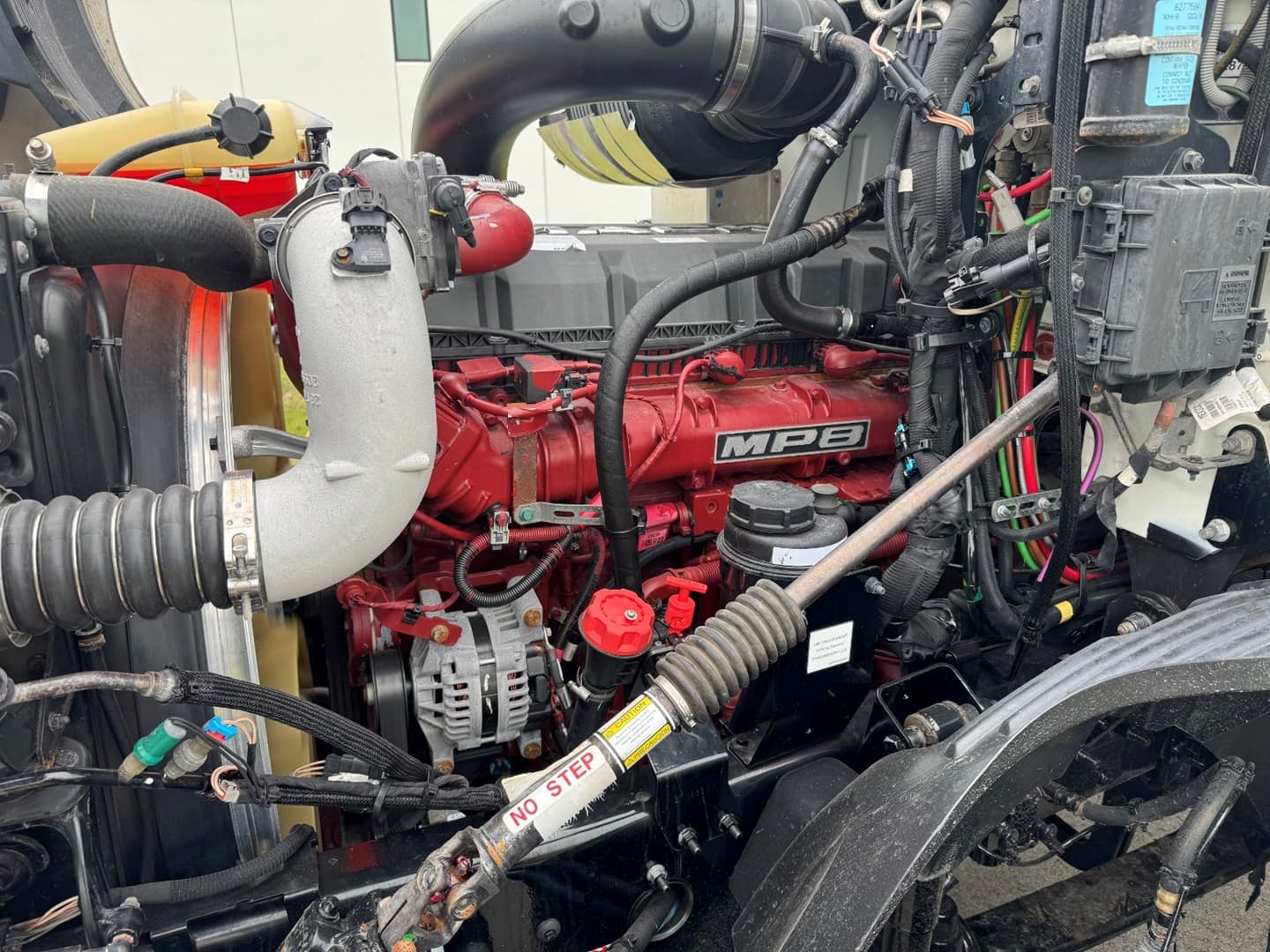 Used 2021 Mack Anthem Daycab — photo 9