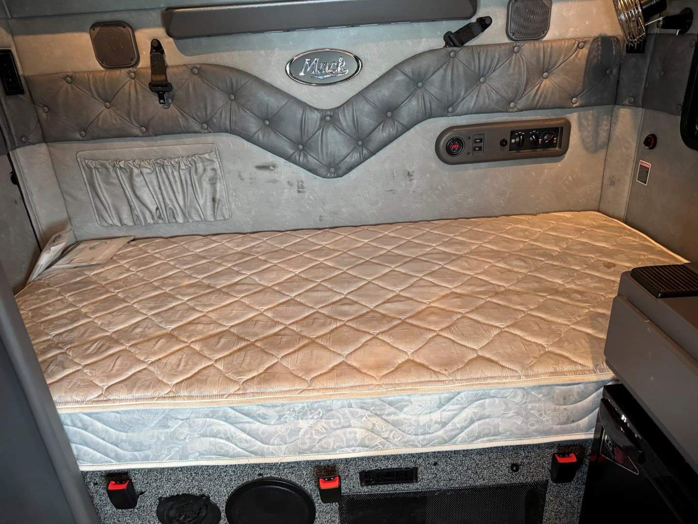 2018 MACK CXU613 - USED TRUCKS SLEEPER — photo 18