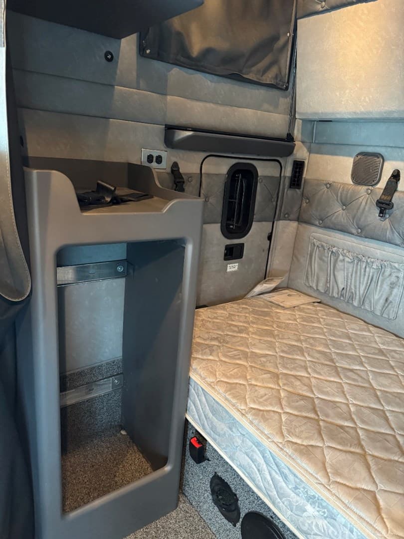 2018 MACK CXU613 - USED TRUCKS SLEEPER — photo 20