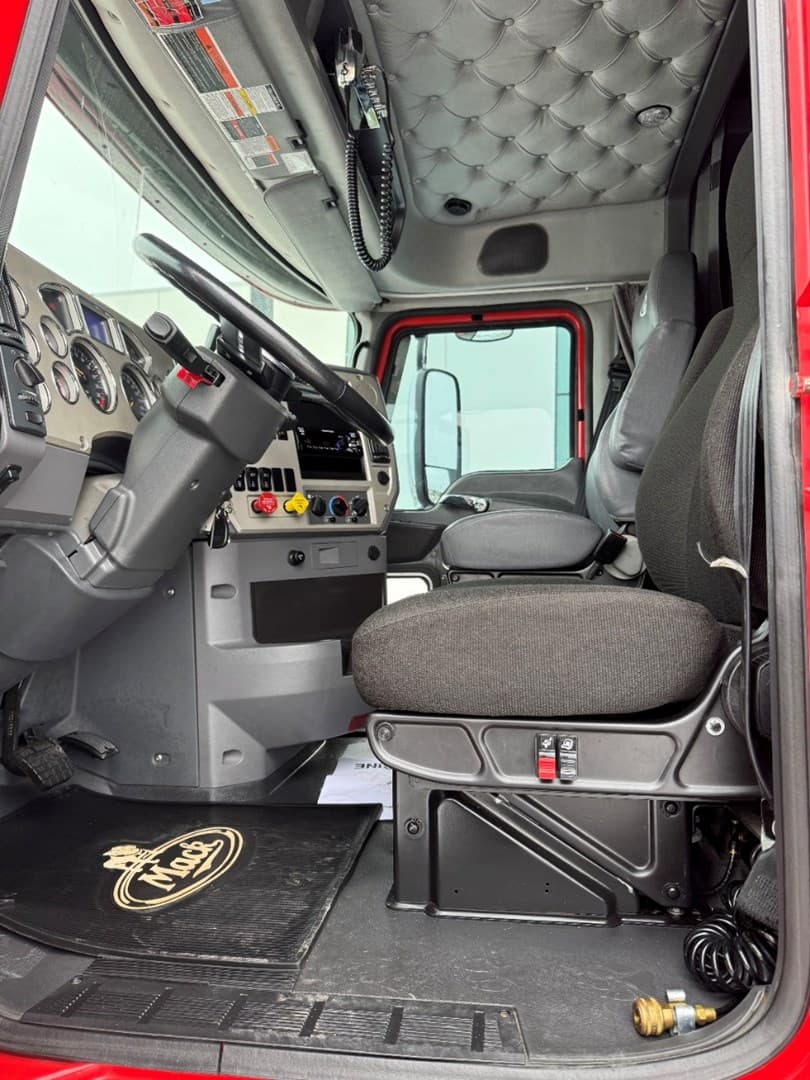 2018 MACK CXU613 - USED TRUCKS SLEEPER — photo 12