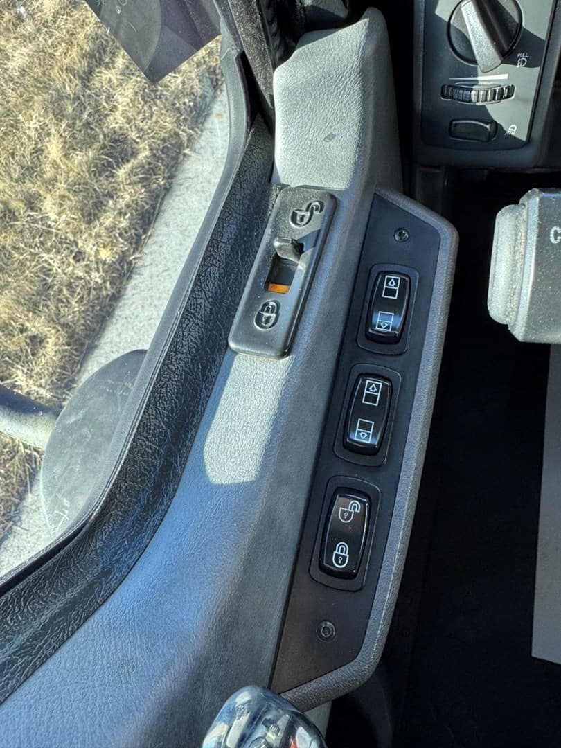 2016 MACK CXU613 - USED TRUCKS SLEEPER — photo 13