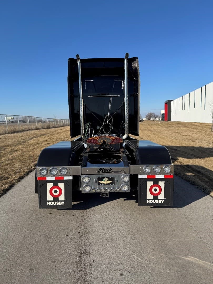 2016 MACK CXU613 - USED TRUCKS SLEEPER — photo 5