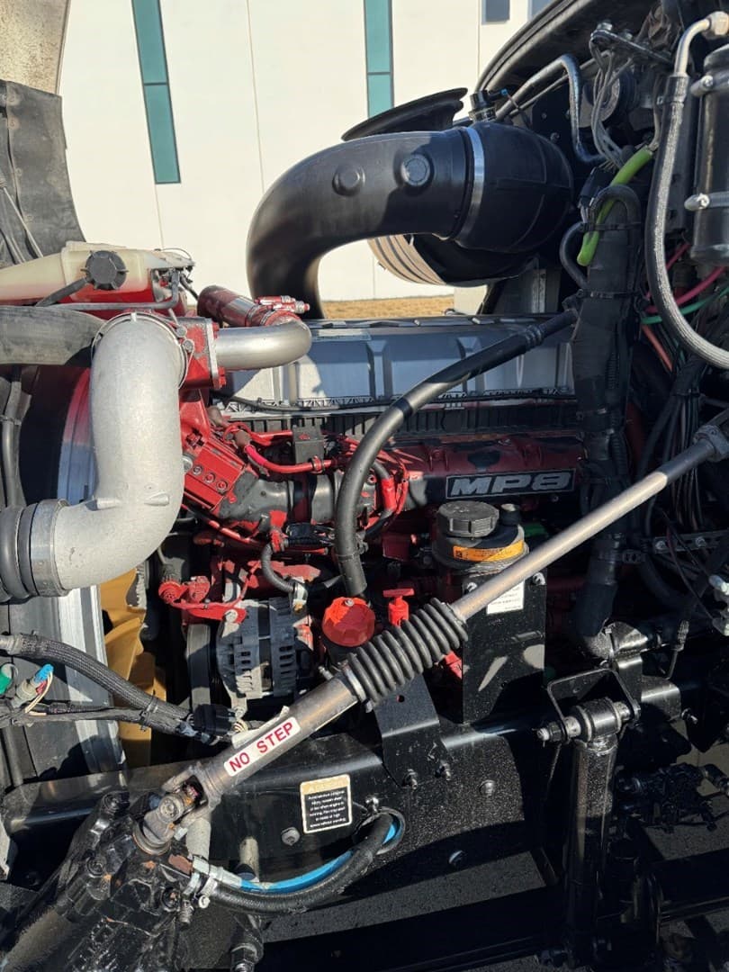 2016 MACK CXU613 - USED TRUCKS SLEEPER — photo 9