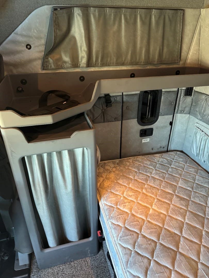 2016 MACK CXU613 - USED TRUCKS SLEEPER — photo 19