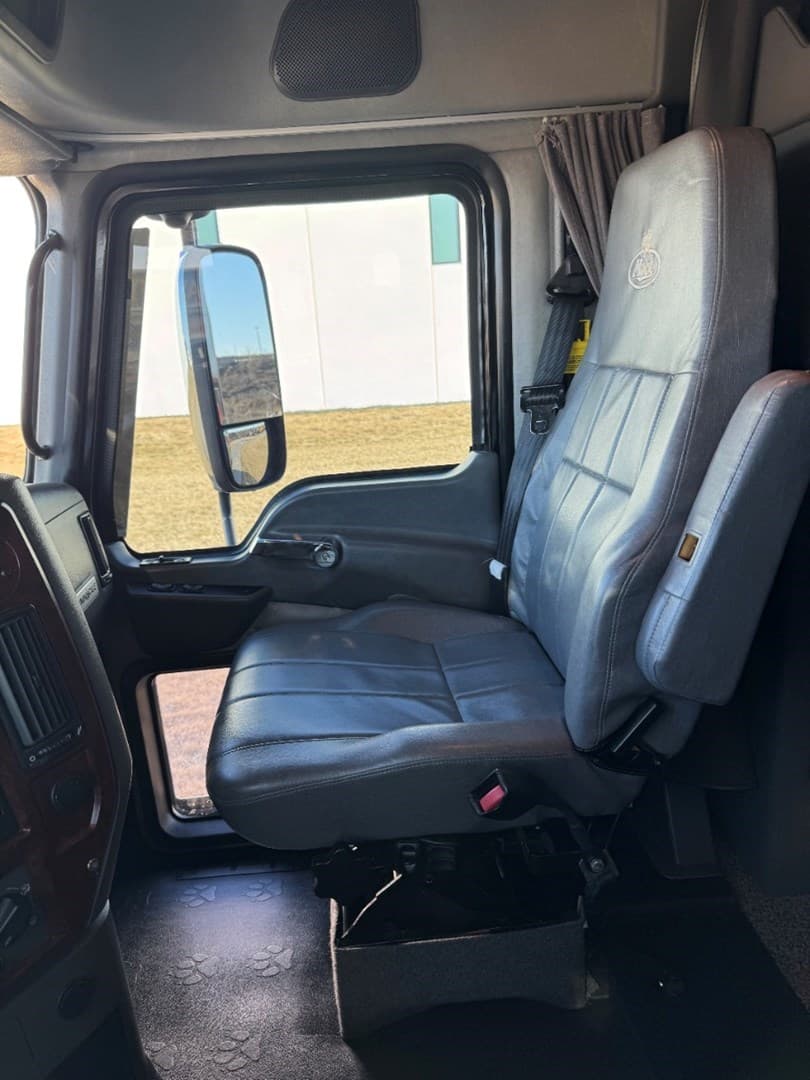 2016 MACK CXU613 - USED TRUCKS SLEEPER — photo 17