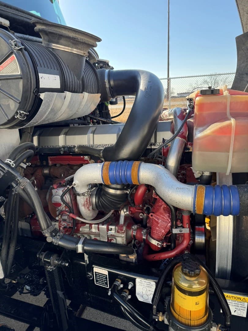 2016 MACK CXU613 - USED TRUCKS SLEEPER — photo 10