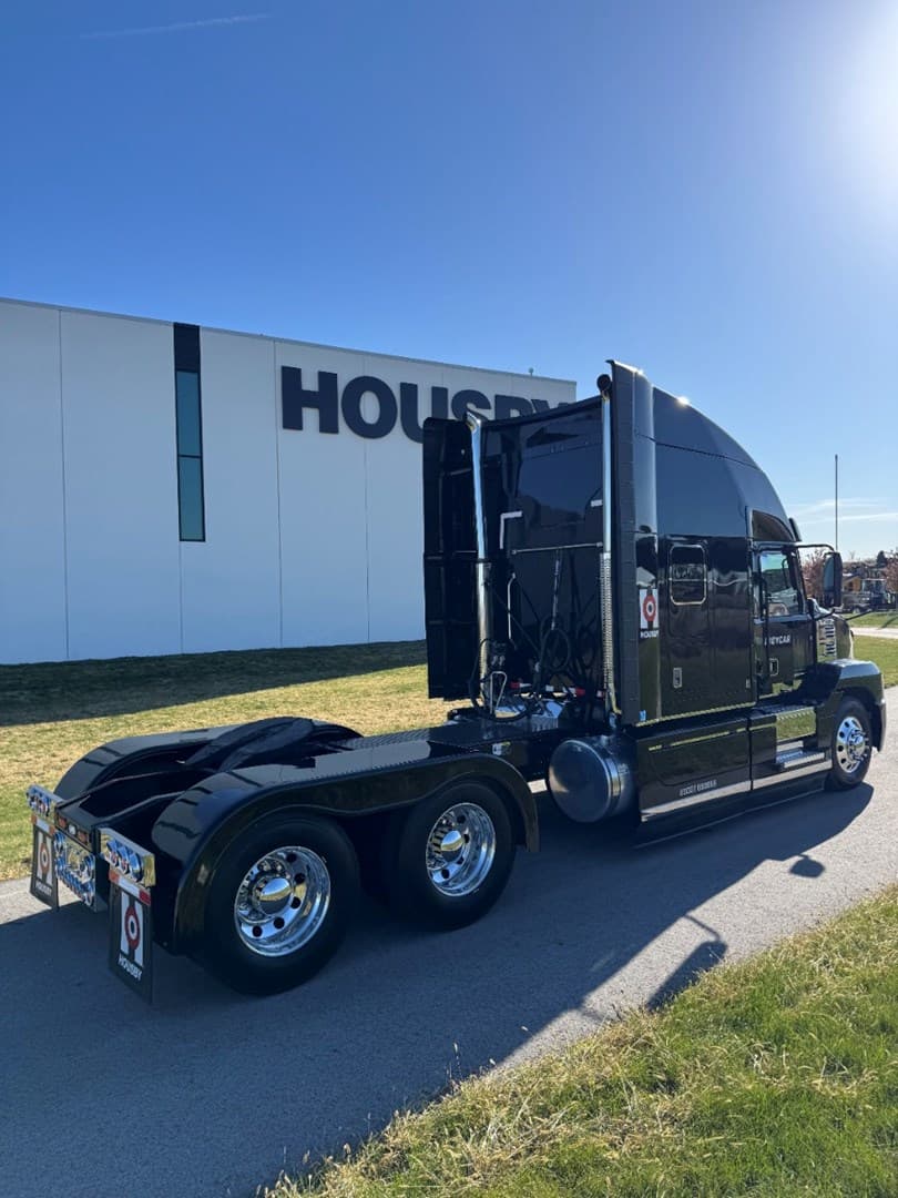 2022 Mack Anthem 64T Sleeper — photo 6