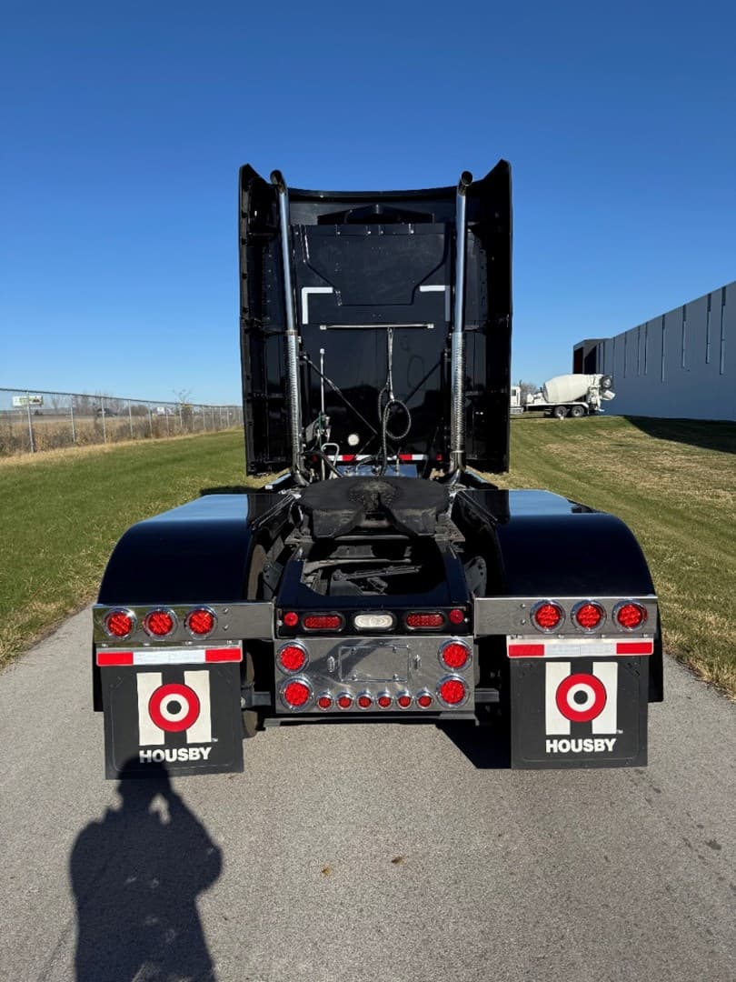 2022 Mack Anthem 64T Sleeper — photo 5